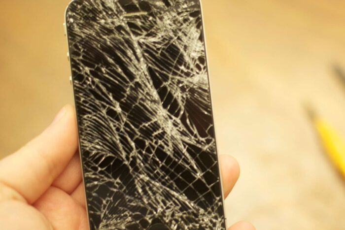 iPhone 5 разбитый экран